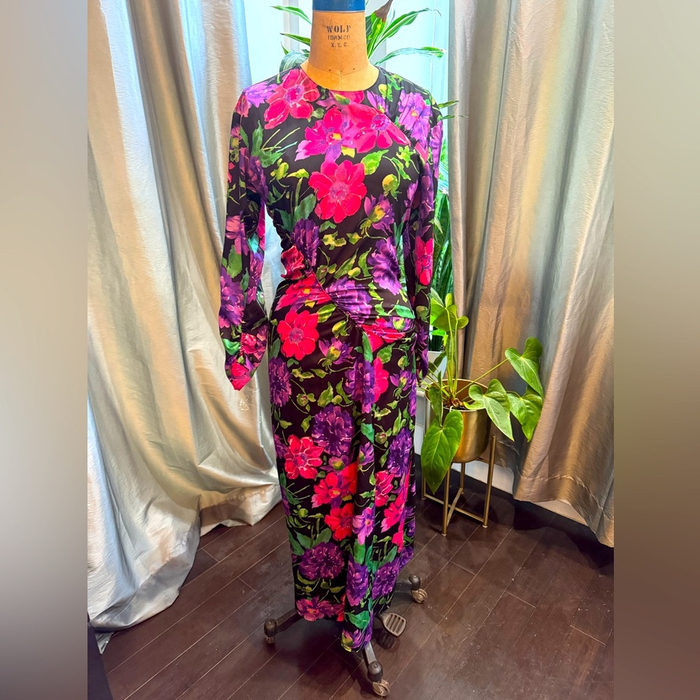 Asymmetrical, body con maxi floral woven dress. Statement piece for fall size xs